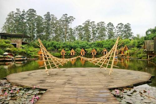 Alur Bamboo, Sulap Bambu Jadi 1001 Karya Seni